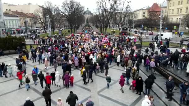 Lviv, Ucrania - 7 de enero de 2022: Fiesta de la ciudad de Navidad — Vídeos de Stock