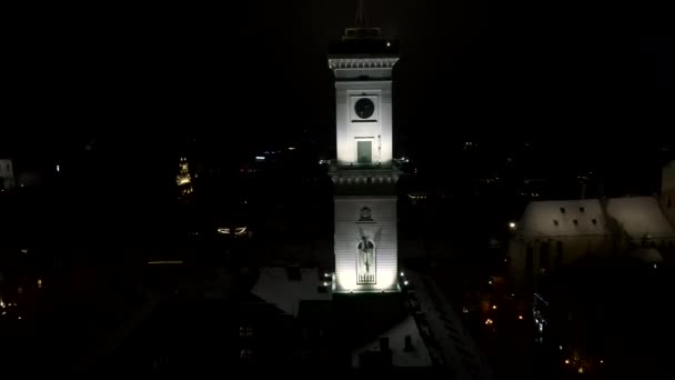 Lviv stadstorn på natten — Stockvideo