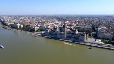 hava manzaralı Budapeşte şehri Tuna nehri tekneli