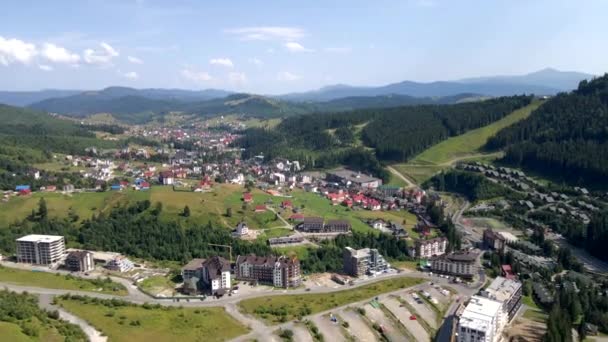 Vue aérienne de la station estivale de bukovel — Video