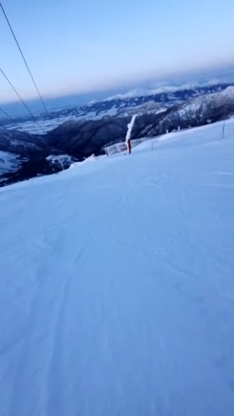 Snowboarder Pohled Jít Dolů Podle Svahu Slovensko Tatra Hory — Stock video