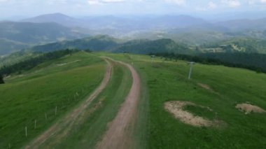 Karpat Dağları 'nın hava panoramik manzarası Ukrayna