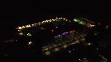 Lviv, Ukrayna - 25 Haziran 2021: Caz festivalinin şehir parkındaki hava görüntüsü