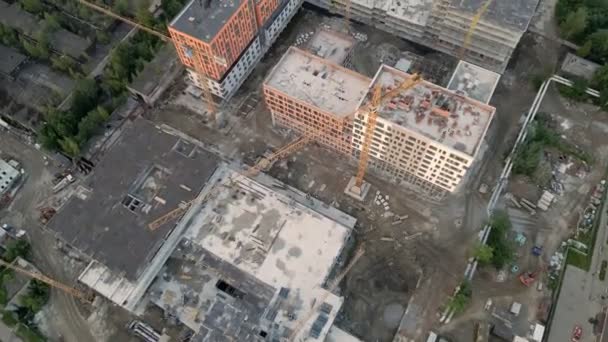 Vista aérea de apartamentos edifício canteiro de obras — Vídeo de Stock