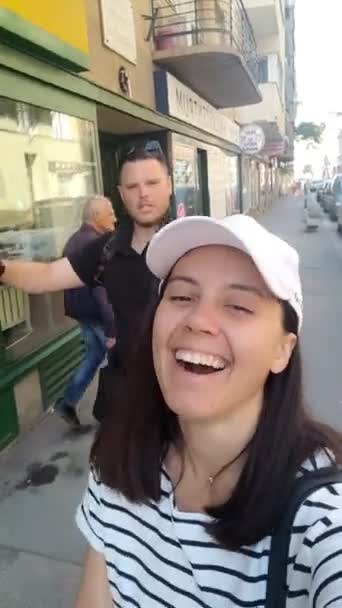 Para podróżnych biorąc selfie wideo blogowanie — Wideo stockowe