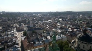 Yaz zamanı Lviv şehrinin insansız hava aracı görüntüleri.