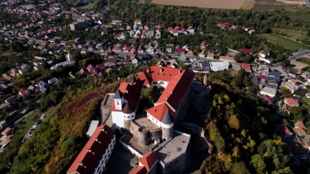 Antenn utsikt över palanok slott i Ukraina — Stockvideo