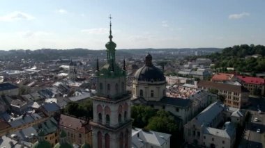 Yaz zamanı Lviv şehrinin insansız hava aracı görüntüleri.