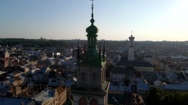 Yaz zamanı Lviv şehrinin insansız hava aracı görüntüleri.
