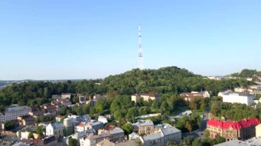 Lviv şehrinin yüksek kalesinin havadan görünüşü