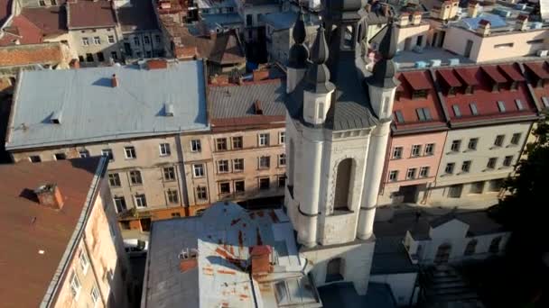 Tembakan drone dari lviv kota pada waktu musim panas — Stok Video