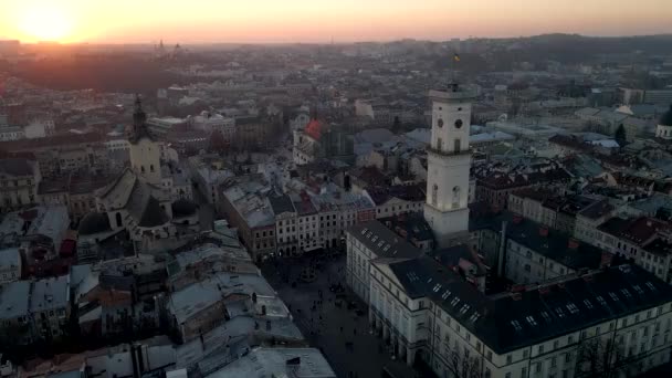 Vista aérea de la ciudad ucraniana de Lviv hermosa arquitectura europea antigua — Vídeo de stock