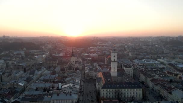 Antenn utsikt över ukrainska lviv stad vacker gammal europeisk arkitektur — Stockvideo