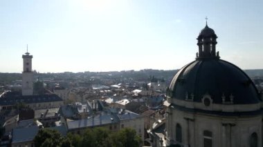 Yaz zamanı Lviv şehrinin insansız hava aracı görüntüleri.