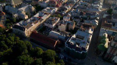 Lviv City Caddesi 'ndeki açık hava kafe manzarası.
