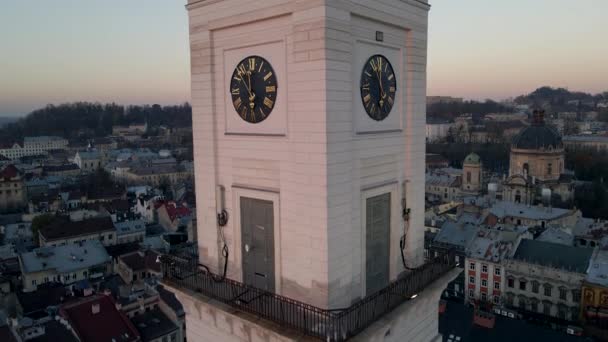 Ukrayna lviv şehrinin havadan görünüşü. Güzel eski Avrupa mimarisi. — Stok video