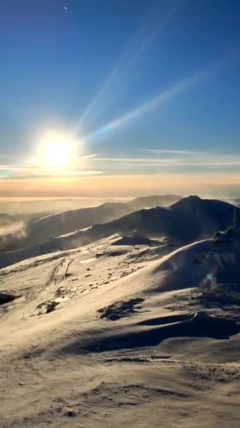 Zachód słońca nad słowackim ośrodkiem narciarskim — Wideo stockowe