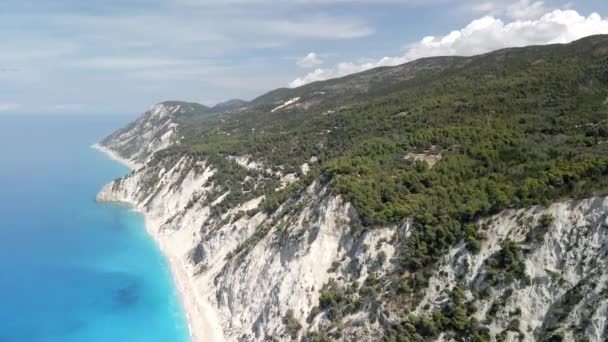 Vanuit de lucht uitzicht op egremni strand lefkada eiland Griekenland — Stockvideo