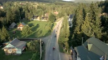 Hava manzarası üzerinde ATV binicilik cazibesi