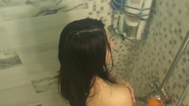 Woman taking shower washing body — Vídeos de Stock