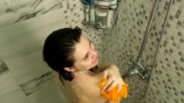 Woman taking shower washing body — Vídeos de Stock