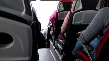 Otobüs yolculuğunun iç mekanı.
