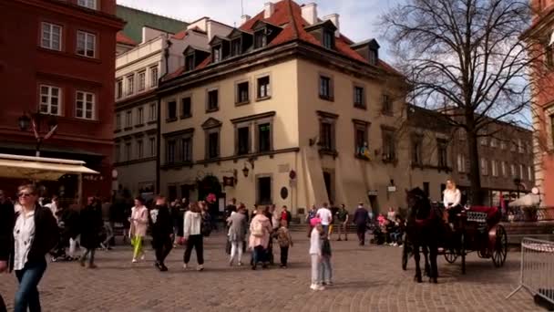 바르샤바, 폴란드, 2022 년 4 월 30 일: 파노라마처럼 보이는 옛 도시 — 비디오