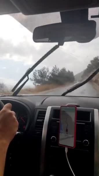 Jeździć samochodem przy burzliwej pogodzie — Wideo stockowe