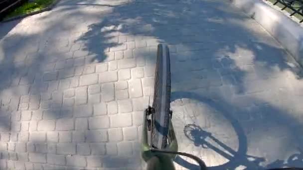 Puncak tampilan roda sepeda depan — Stok Video