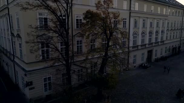 乌克兰语lviv市美丽的古老欧洲建筑的鸟瞰 — 图库视频影像