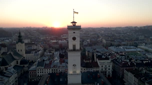 Vista aérea de la ciudad ucraniana de Lviv hermosa arquitectura europea antigua — Vídeos de Stock