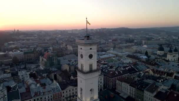 Vista aérea de la ciudad ucraniana de Lviv hermosa arquitectura europea antigua — Vídeos de Stock