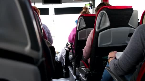 Vue à l'intérieur salon de bus autocar — Video