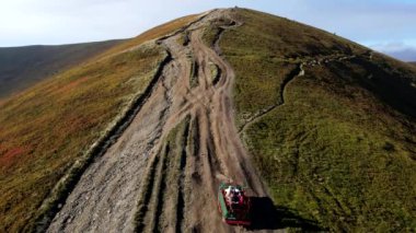 Karpat Dağlarında Şelale