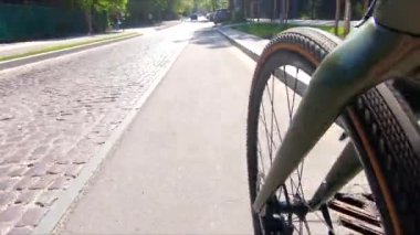 Şehrin geniş açılı bisiklet tekerleği manzarası