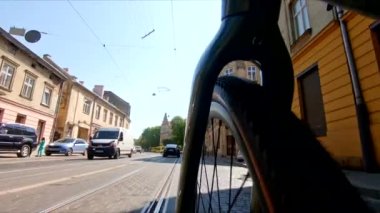 Şehrin geniş açılı bisiklet tekerleği manzarası