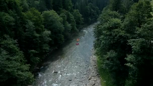 Vista Aerea Del Fiume Montagna Rafting Sport Estremi Pedalò Ruscello — Video Stock