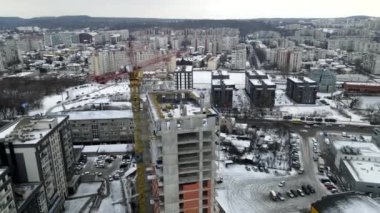 Apartman inşaatının havadan manzaralı kış sezonu