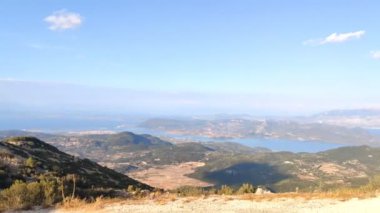 Ekklisia Profiti İlyas Kilisesi sol üst dağda yaz mevsiminde