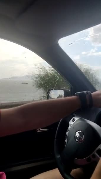 Auto Fahren Bei Stürmischem Wetter Sommerurlaub — Stockvideo