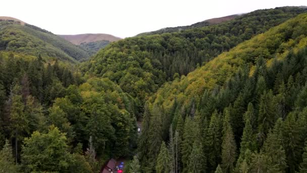 カルパチア山脈の空中写真秋のシーズンコピースペース — ストック動画
