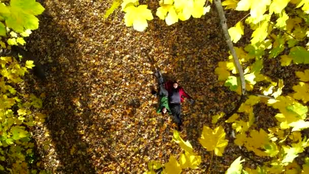 Couple Laying Ground Autumn Season Copy Space — Vídeo de stock
