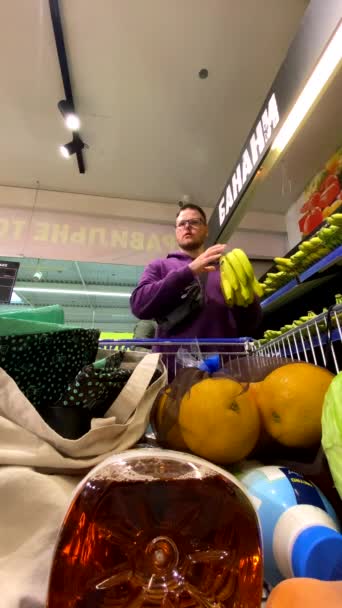 Man Selfie Walking Groceries Store Trolley — Stock Video
