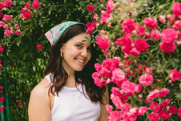 Young Pretty Smiling Woman Blooming Red Roses Bush Copy Space — Stock Photo, Image