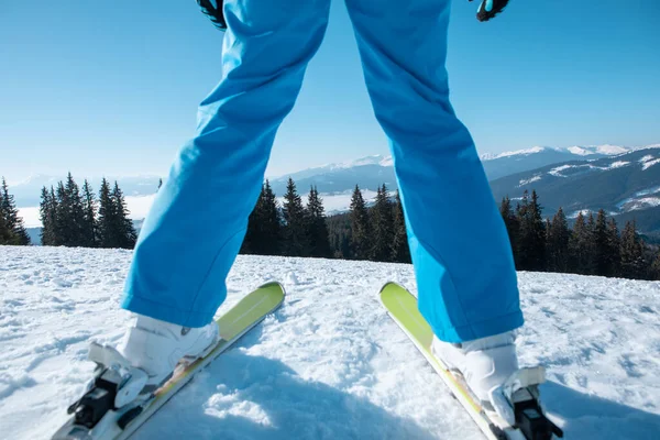 Skifahrerinnen Porträt Mit Ski Auf Dem Gipfel Der Berge Winterurlaub — Stockfoto
