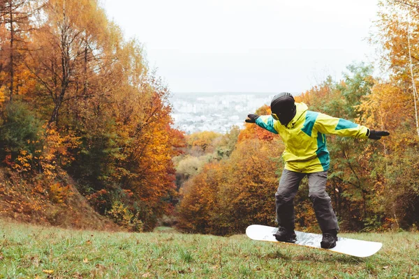Snowboarder Waiting Ski Season Standing Autumn Slope — Stock Photo, Image