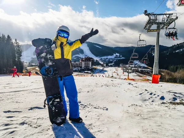 Mulher Colina Resort Esqui Com Snowboard Atividades Lazer Inverno — Fotografia de Stock