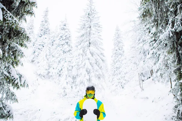 Άνθρωπος snowboarder σε εξοπλισμό σκι — Φωτογραφία Αρχείου