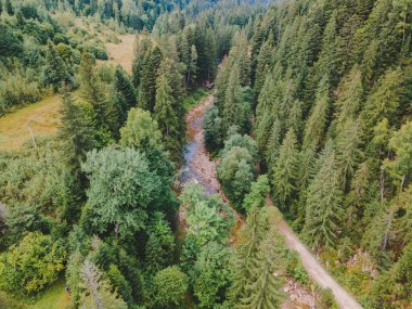 Yazın Ukrayna Karpatları 'nın hava manzarası