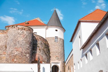 Tahtırevan eski kale manzaralı güneşli gün